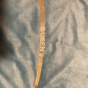 QUEEN choker